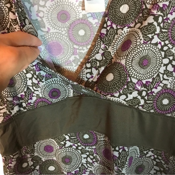 The North face women’s cap sleeve V-neck  activewear top size M sleeveless - Picture 4 of 9